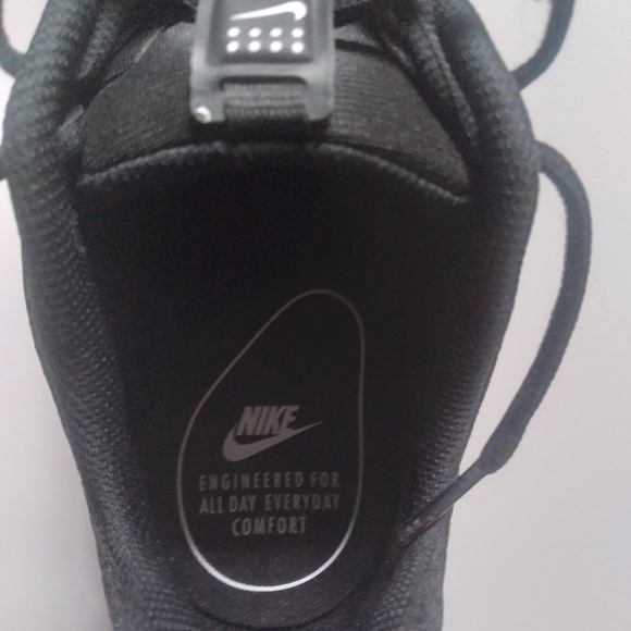 Nike Air Max Motion - Picture 3 of 3